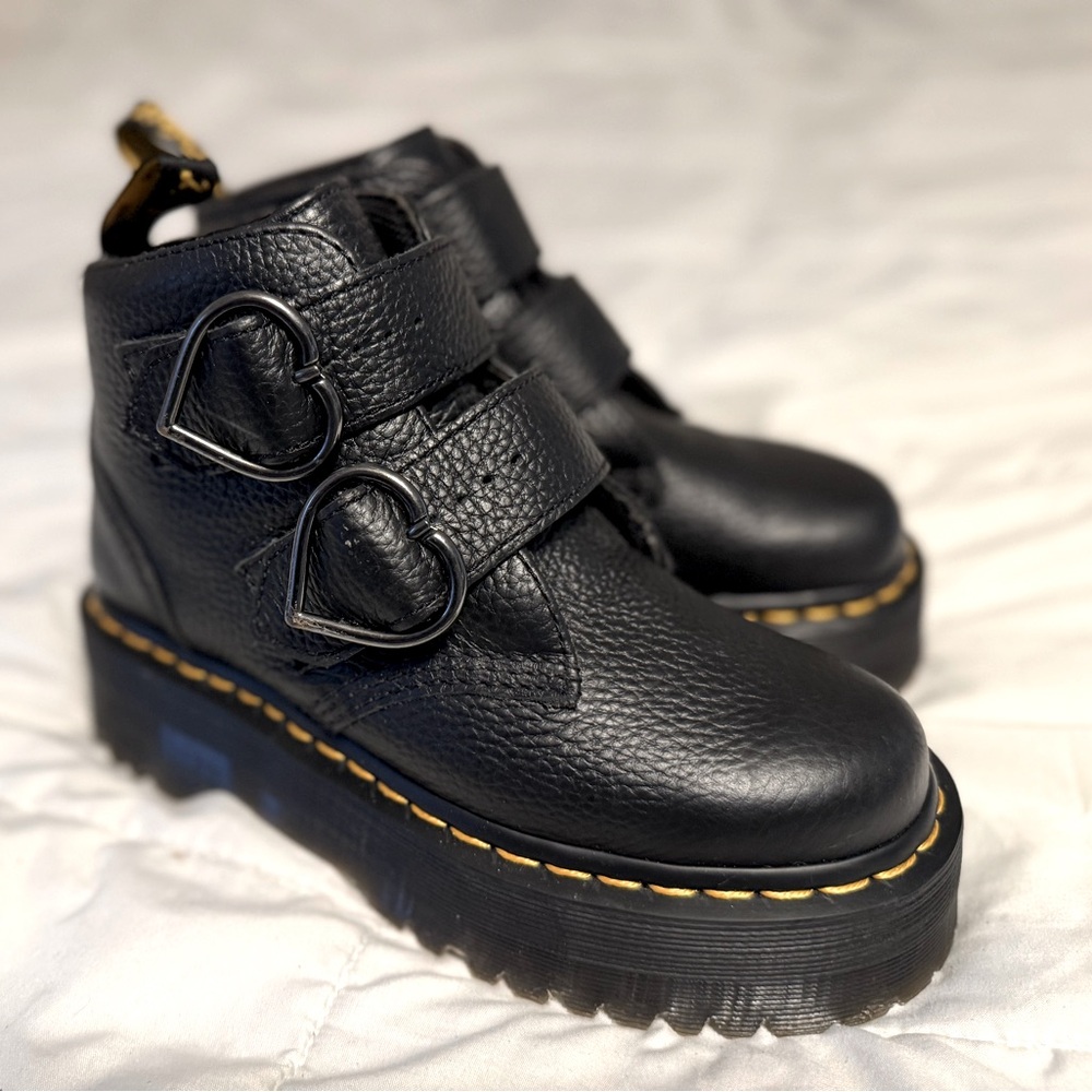 Dr. Martens DEVON HEART LEATHER PLATFORM BOOTS (Worn 1 time)